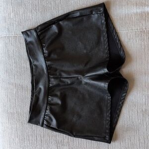 Commando Faux Leather Relaxed Short Black